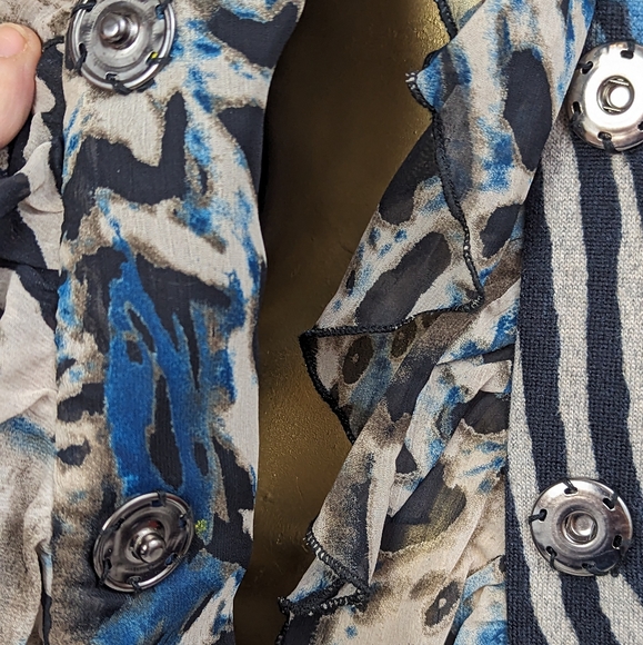 Alberto Makali Front Ruffle Jacket w/Abstract Animal print Fabric.  Medium - Picture 4 of 10